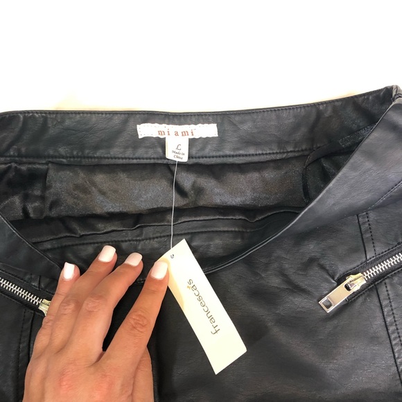 Leather mini skirt - Picture 2 of 4